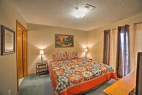 Condo w/ Pool Access - 2 Mi to Silver Dollar City!