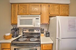 Condo w/ Pool Access - 2 Mi to Silver Dollar City!