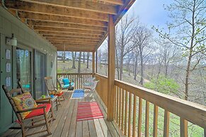 Condo w/ Pool Access - 2 Mi to Silver Dollar City!