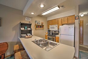 Condo w/ Pool Access - 2 Mi to Silver Dollar City!