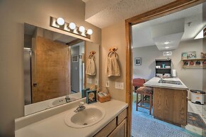 Condo w/ Pool Access - 2 Mi to Silver Dollar City!