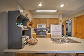 Condo w/ Pool Access - 2 Mi to Silver Dollar City!