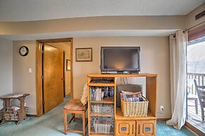 Condo w/ Pool Access - 2 Mi to Silver Dollar City!