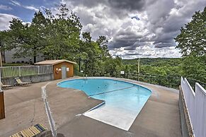 Condo w/ Pool Access - 2 Mi to Silver Dollar City!