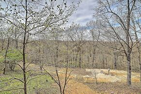 Condo w/ Pool Access - 2 Mi to Silver Dollar City!