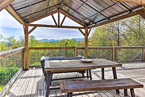 Amenity-packed Nebo Oasis w/ Deck & Mtn Views