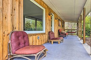 Amenity-packed Nebo Oasis w/ Deck & Mtn Views
