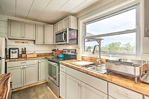 Amenity-packed Nebo Oasis w/ Deck & Mtn Views