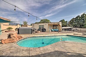 Albuquerque Studio With Shared Pool & Fire Pit!