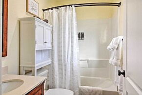 Albuquerque Studio With Shared Pool & Fire Pit!