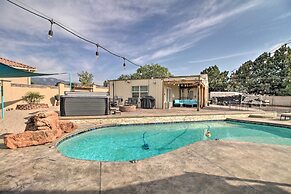 Albuquerque Studio With Shared Pool & Fire Pit!