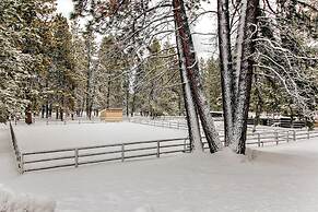 Bend Condo w/ Deck, Resort-style Amenities & Views