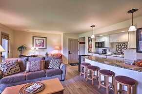 Bend Condo w/ Deck, Resort-style Amenities & Views