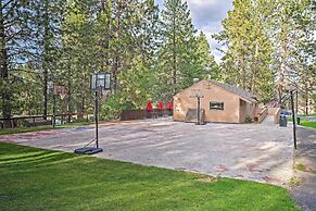 Bend Condo w/ Deck, Resort-style Amenities & Views