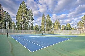 Bend Condo w/ Deck, Resort-style Amenities & Views