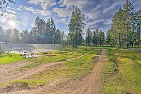 Bend Condo w/ Deck, Resort-style Amenities & Views