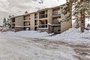 Bend Condo w/ Deck, Resort-style Amenities & Views