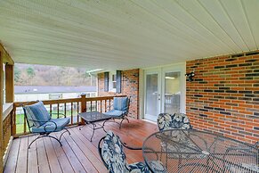 Bluefield Home w/ Covered Deck - Near Parks!