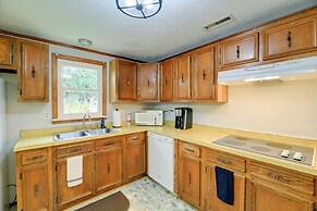 Bluefield Home w/ Covered Deck - Near Parks!