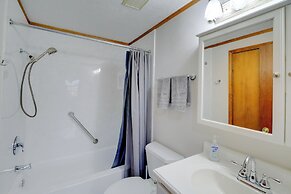 Bluefield Home w/ Covered Deck - Near Parks!