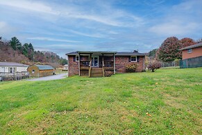 Bluefield Home w/ Covered Deck - Near Parks!