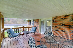 Bluefield Home w/ Covered Deck - Near Parks!