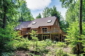 Bartlett Vacation Rental w/ Wraparound Deck!