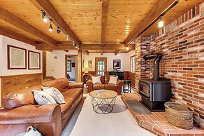 Bartlett Vacation Rental w/ Wraparound Deck!