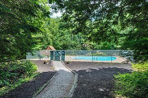 Bartlett Vacation Rental w/ Wraparound Deck!