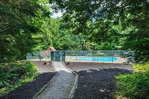 Bartlett Vacation Rental w/ Wraparound Deck!