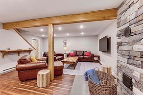 Bartlett Vacation Rental w/ Wraparound Deck!