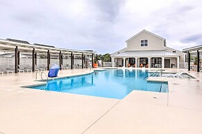 Beaufort Townhome w/ Game Room: 8 Mi to Beaches!