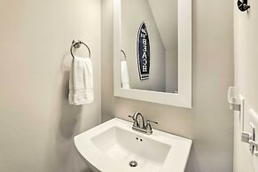 Beaufort Townhome w/ Game Room: 8 Mi to Beaches!