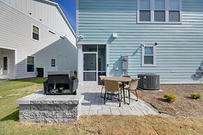 Beaufort Townhome w/ Game Room: 8 Mi to Beaches!