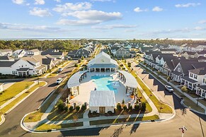 Beaufort Townhome w/ Game Room: 8 Mi to Beaches!