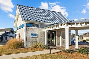 Beaufort Townhome w/ Game Room: 8 Mi to Beaches!