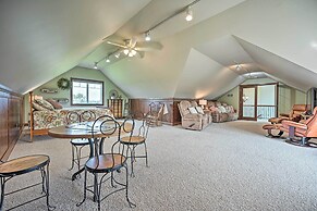 Blue Birds Perch: Stunning Home on Private Hilltop