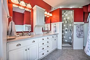 Blue Birds Perch: Stunning Home on Private Hilltop