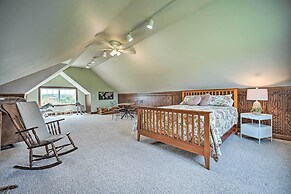 Blue Birds Perch: Stunning Home on Private Hilltop