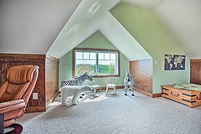 Blue Birds Perch: Stunning Home on Private Hilltop