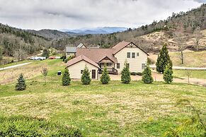 Mountain-view Franklin Retreat: Near Hiking!