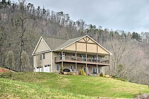 Mountain-view Franklin Retreat: Near Hiking!