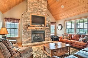 Mountain-view Franklin Retreat: Near Hiking!