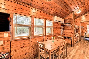Charming New Bern Log Cabin - Pets Welcome!