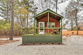 Charming New Bern Log Cabin - Pets Welcome!