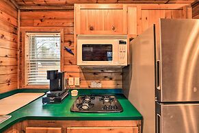 Charming New Bern Log Cabin - Pets Welcome!