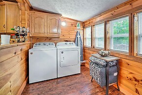 Charming Jamestown Cabin w/ Large Backyard!
