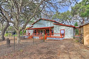 Cabin in Helotes Hill Country ~ 9 Mi to Old Town!