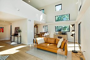 Colorado Retreat ~ 3 Mi to Cheyenne Mountain Zoo!