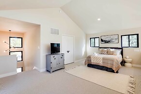 Colorado Retreat ~ 3 Mi to Cheyenne Mountain Zoo!